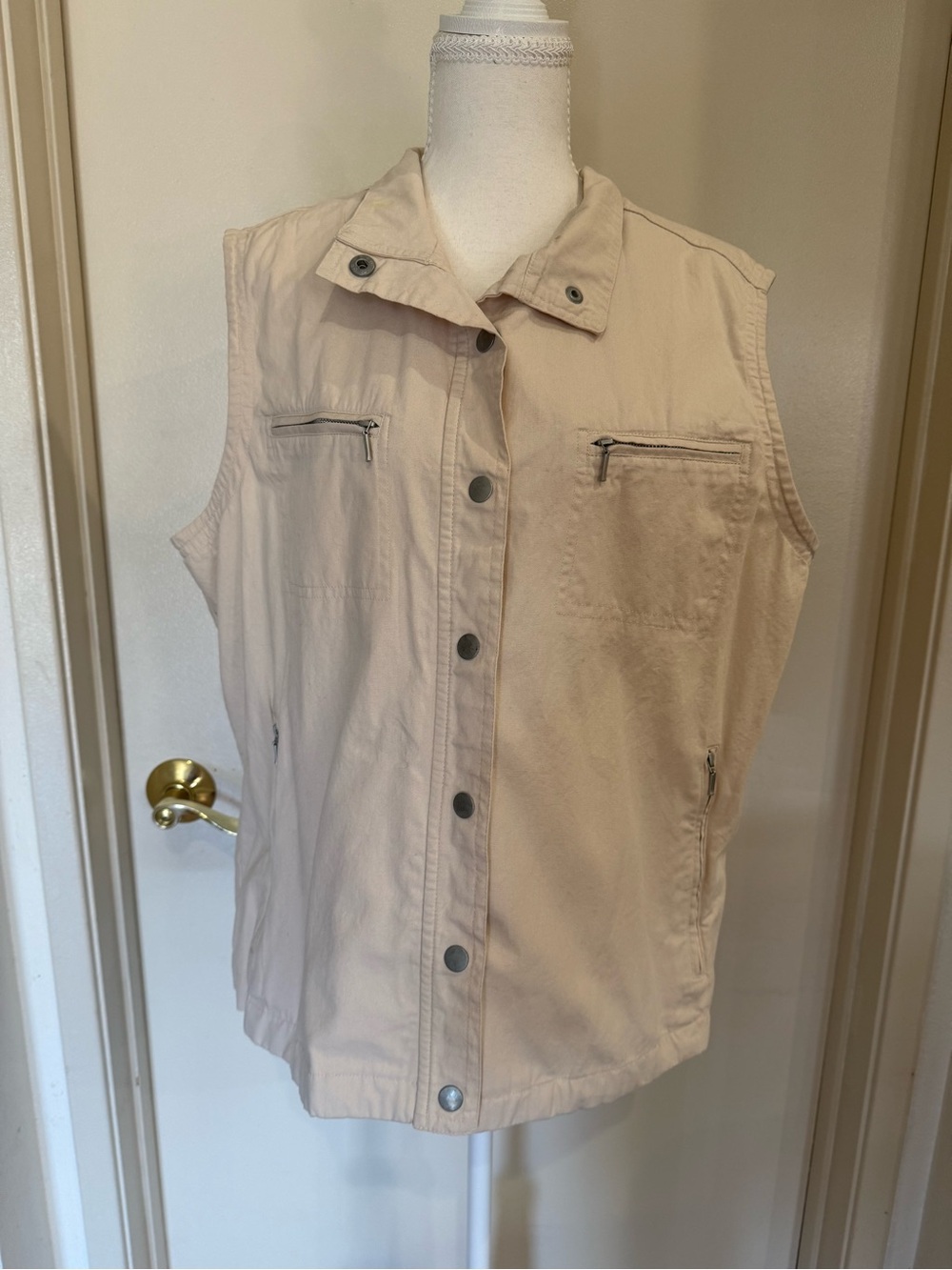 Vintage Sleeveless Utility Vest in Cream - Perfect For Layering